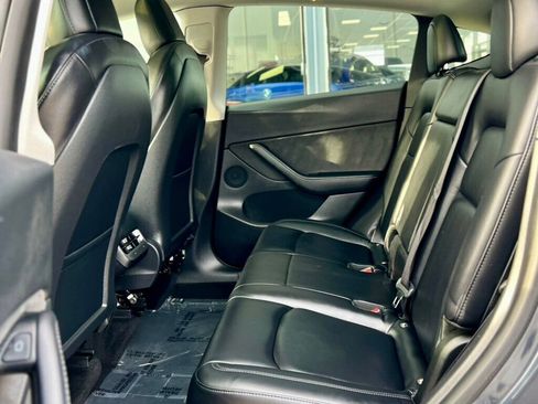 Used 2021 Tesla Model Y Long Range image 15