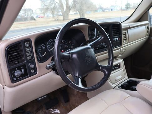 Used 2002 Chevrolet Suburban 2500 LT image 15