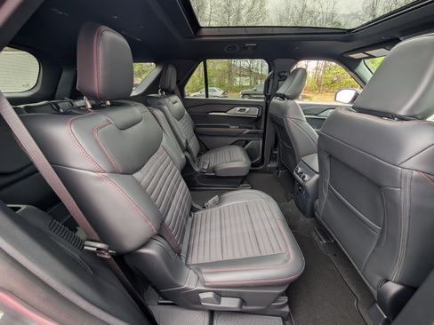New 2026 Ford Explorer ST-Line image 7