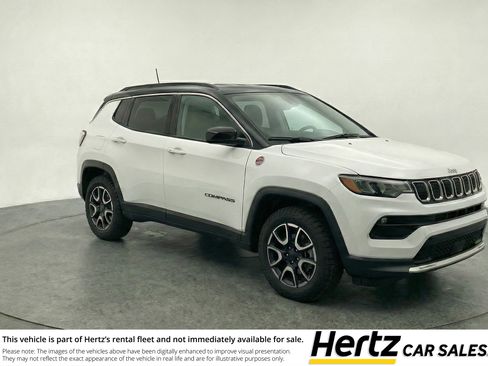 Used 2025 Jeep Compass Trailhawk AWD/4WD image 1