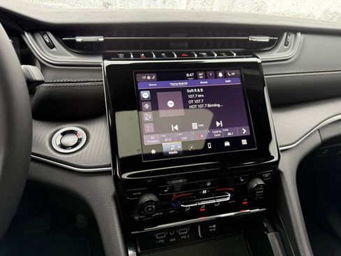 New 2025 Jeep Grand Cherokee Altitude image 17