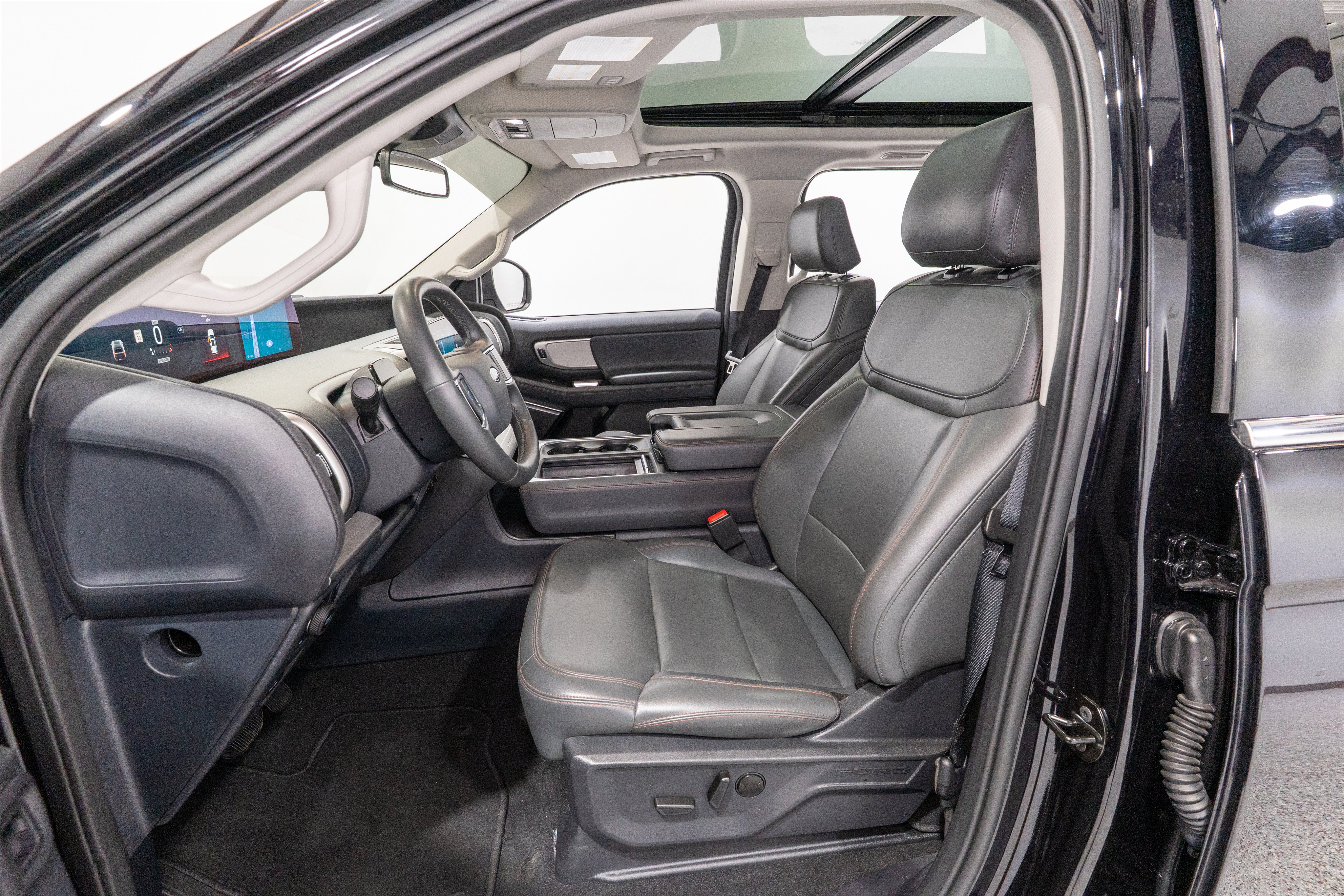 Used 2025 Ford Expedition Active AWD/4WD image 15