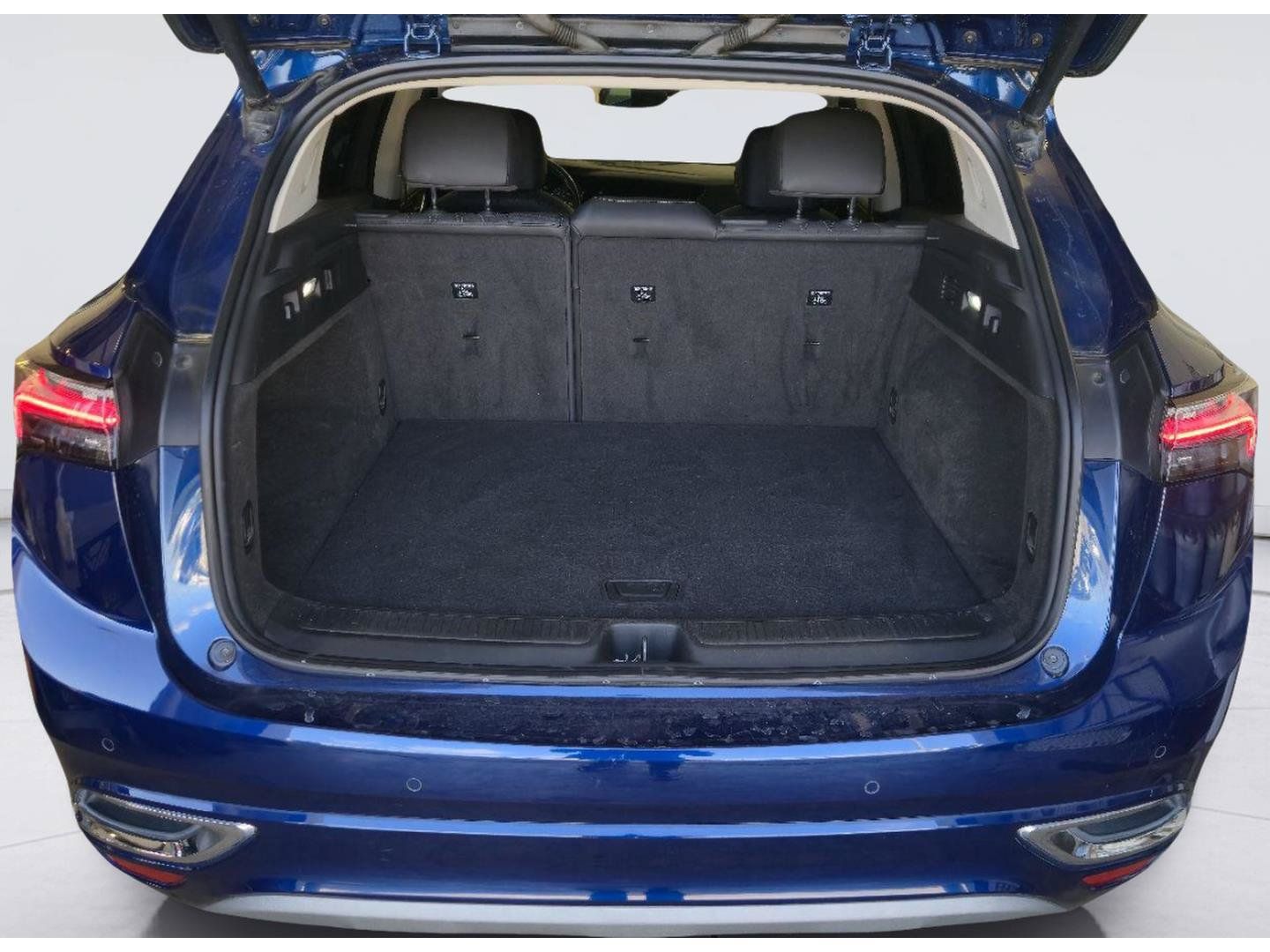 Used 2022 Buick Envision Avenir w/ Safety Package FWD image 24