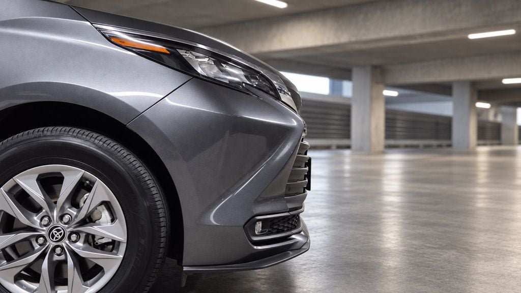 Used 2025 Toyota Sienna XLE FWD image 48