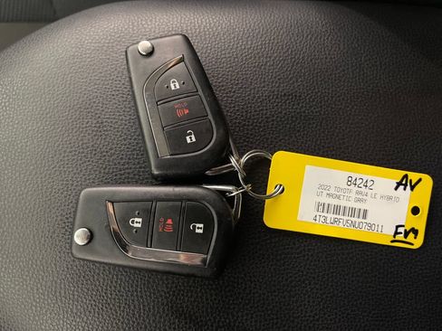 Certified 2022 Toyota RAV4 LE AWD/4WD image 24