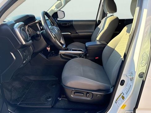 Used 2022 Toyota Tacoma SR5 image 9