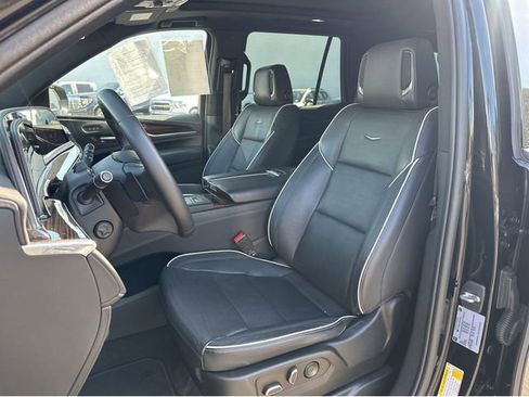 Certified 2022 Cadillac Escalade Premium Luxury image 25