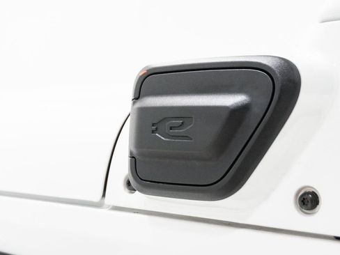 Used 2021 Jeep Wrangler Unlimited Sahara image 5