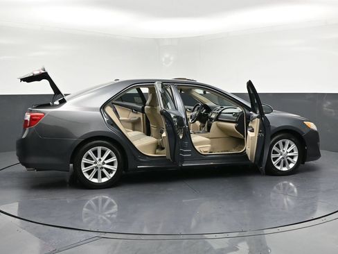 Used 2012 Toyota Camry XLE image 32