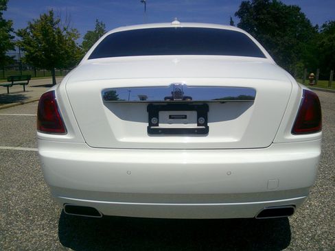 Used 2013 Rolls-Royce Ghost RWD image 32