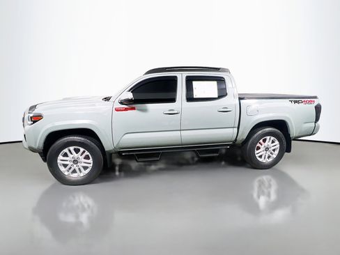 Used 2022 Toyota Tacoma TRD Sport w/ Technology Package image 9