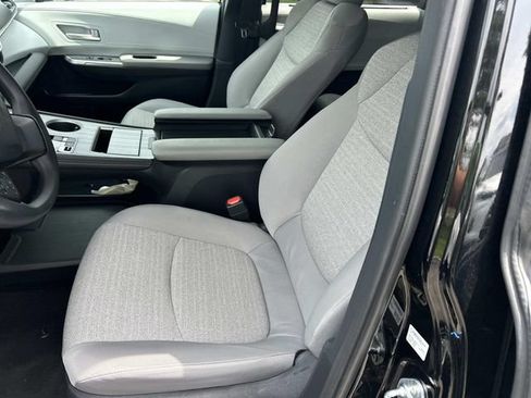 Used 2026 Toyota Sienna LE FWD image 16
