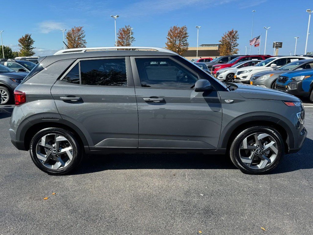 Certified 2025 Hyundai Venue SEL FWD image 2