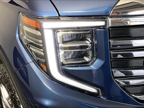 Used 2022 GMC Sierra 1500 SLT w/ SLT Premium Plus Package AWD/4WD image 26