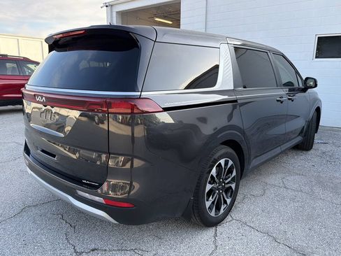 Used 2024 Kia Carnival EX FWD image 9