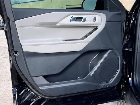 New 2026 Ford Explorer Active w/ Active Comfort Package image 13