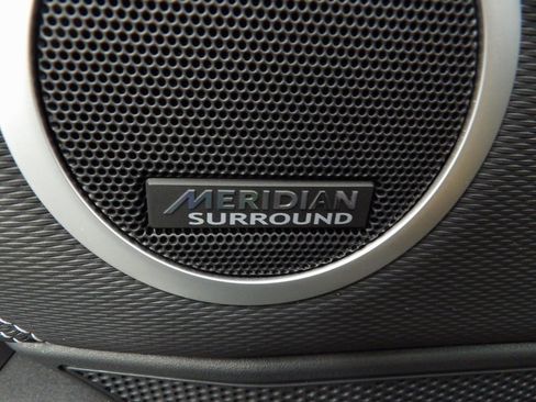 Used 2024 Land Rover Discovery Dynamic SE image 47