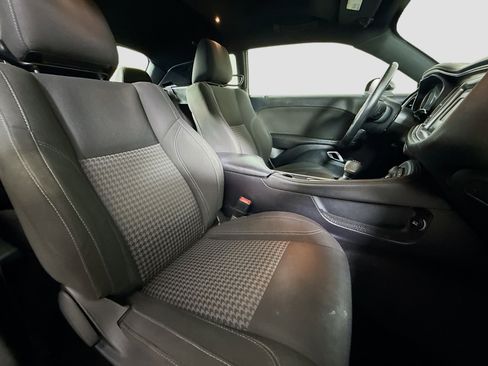 Used 2016 Dodge Challenger SXT image 26