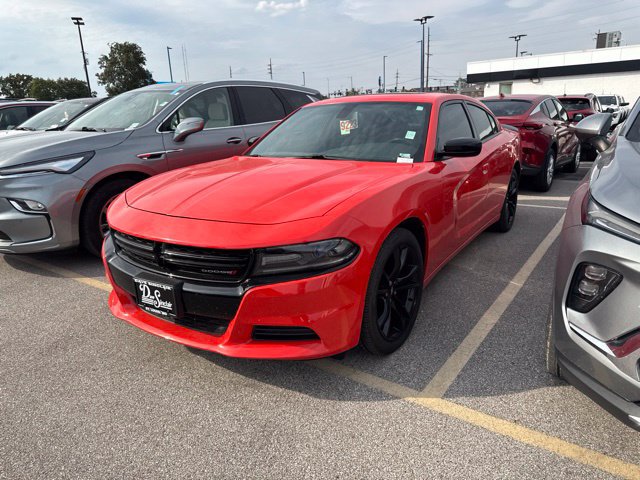 Used 2017 Dodge Charger SE w/ Blacktop Package RWD image 1