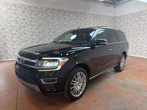 Used 2024 Ford Expedition Limited AWD/4WD image 3
