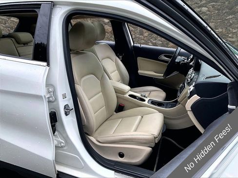 Used 2019 Mercedes-Benz GLA 250 4MATIC w/ Premium Package image 7