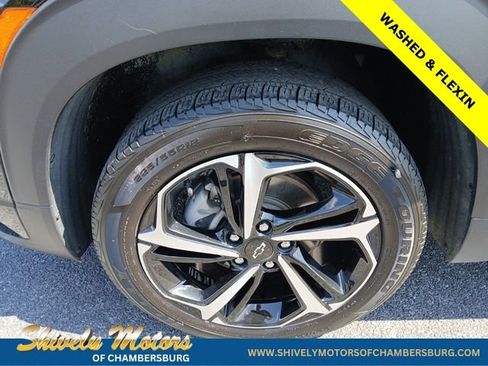 Used 2022 Chevrolet TrailBlazer RS w/ Sun and Liftgate Package image 2