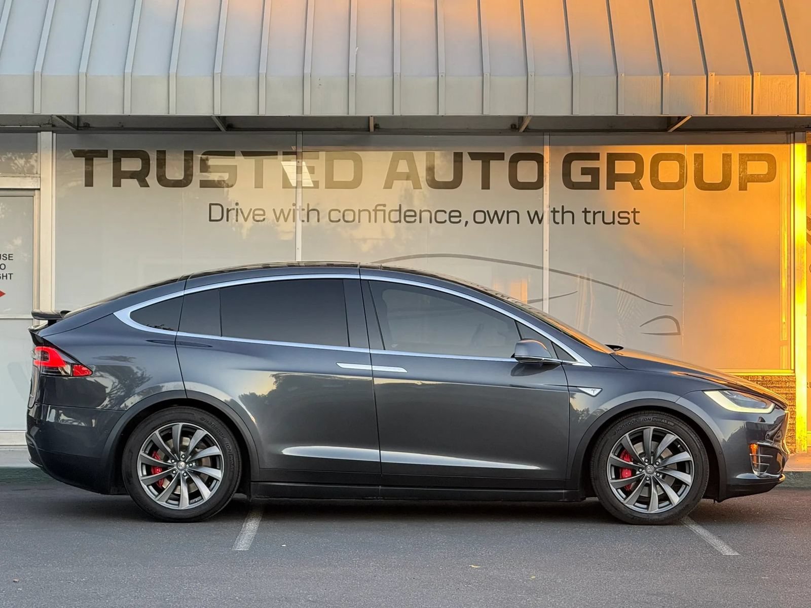 Used 2016 Tesla Model X Performance AWD/4WD image 5