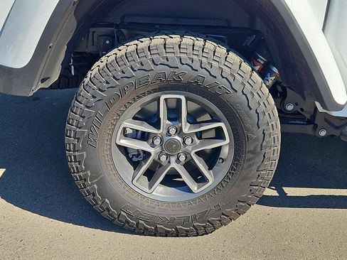 Certified 2026 Jeep Gladiator Mojave AWD/4WD image 9