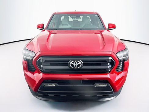 Used 2025 Toyota Tacoma SR5 image 2