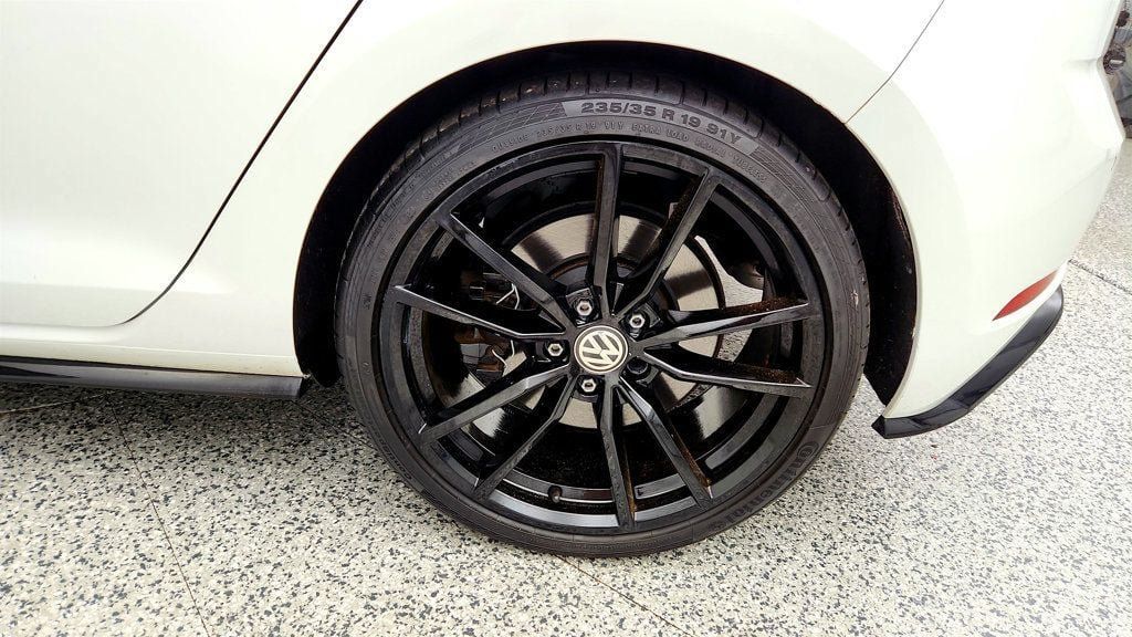 Used 2019 Volkswagen Golf R 4-Door AWD/4WD image 9