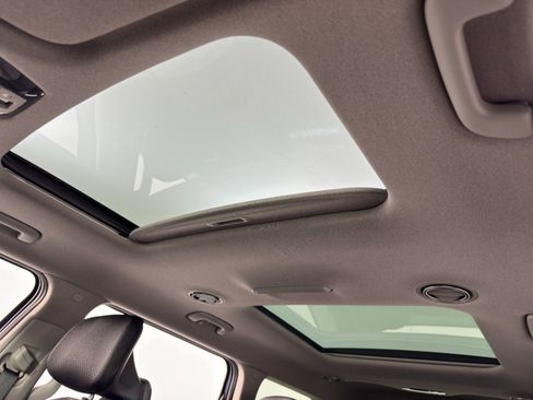 Used 2024 Kia EV9 Wind image 11