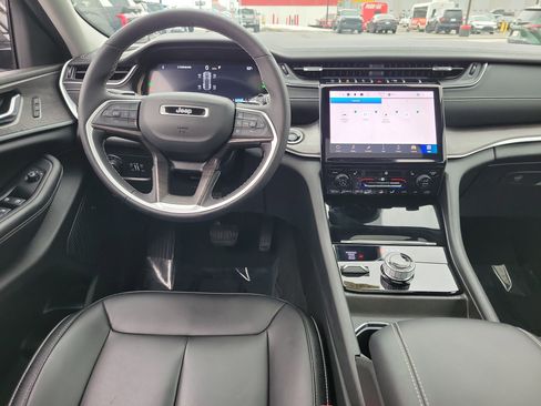 Used 2024 Jeep Grand Cherokee Limited image 10