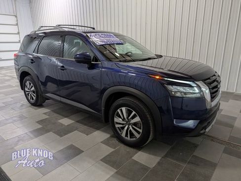 Used 2025 Nissan Pathfinder SL AWD/4WD image 5