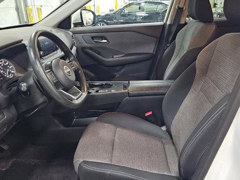 Used 2023 Nissan Rogue SV image 5