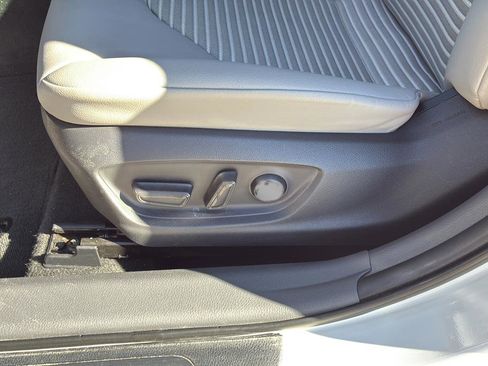 Used 2022 Toyota Camry SE FWD image 13