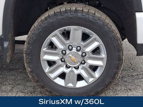 Used 2024 Chevrolet Silverado 2500 High Country w/ Technology Package image 11