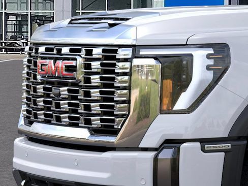 New 2026 GMC Sierra 2500 Denali w/ Technology Package AWD/4WD image 15
