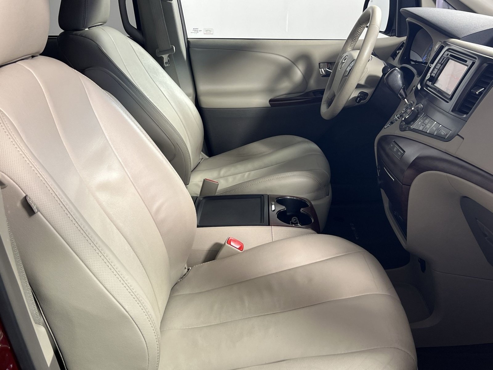 Used 2013 Toyota Sienna XLE w/ Entertainment Pkg FWD image 29