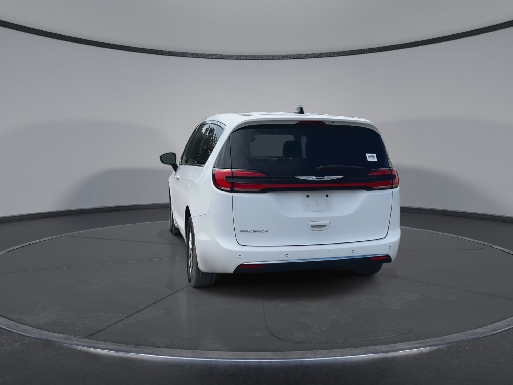 Used 2024 Chrysler Pacifica Touring-L FWD image 7