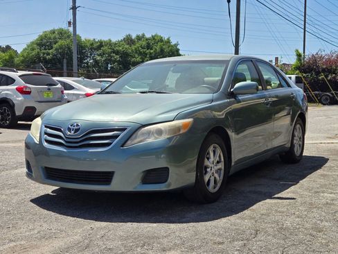 Used 2011 Toyota Camry LE FWD image 2