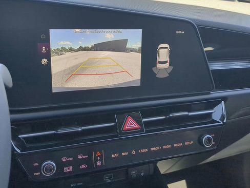 New 2025 Kia Niro EX Touring image 14