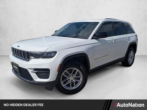 Used 2023 Jeep Grand Cherokee Laredo X RWD image 1