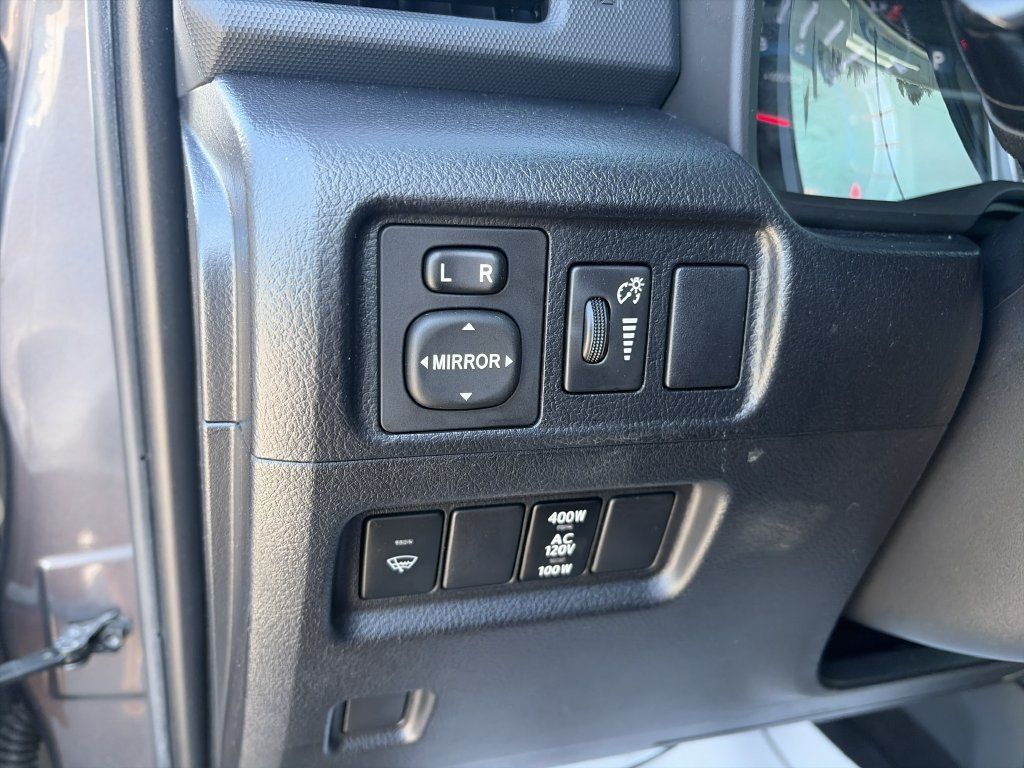 Used 2018 Toyota 4Runner TRD Off-Road Premium AWD/4WD image 20