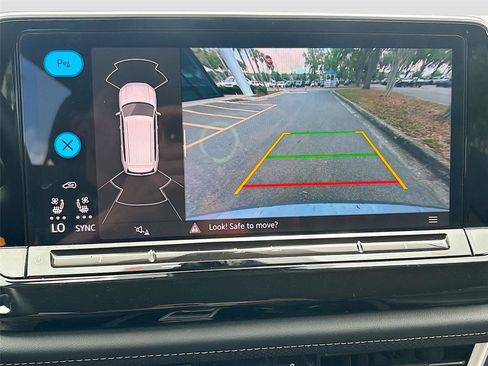 Used 2025 Volkswagen Atlas SE FWD image 14
