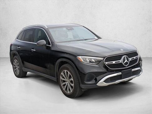 Used 2025 Mercedes-Benz GLC 300 4MATIC image 3