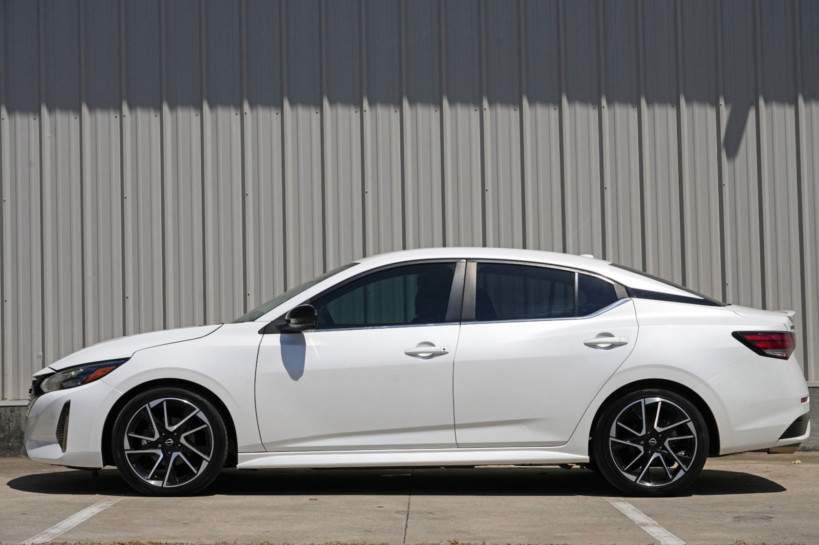 Used 2024 Nissan Sentra SR FWD image 8