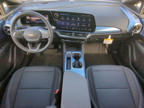 Used 2026 Chevrolet Equinox EV LT image 21