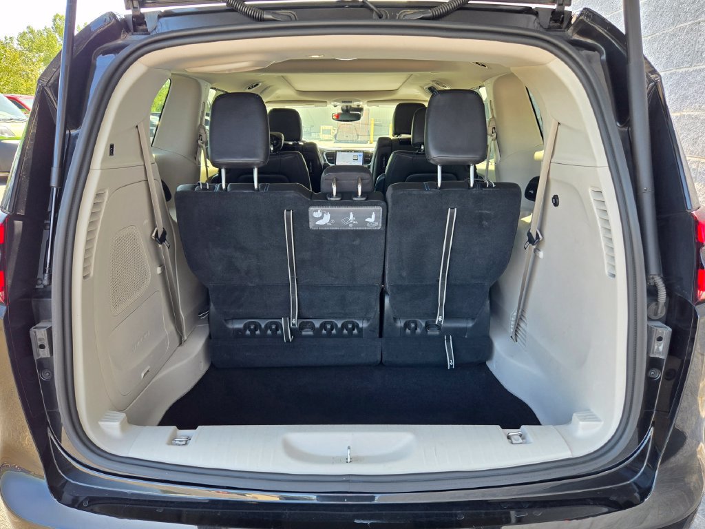Used 2021 Chrysler Pacifica Touring-L w/ Uconnect Theater Family Group AWD/4WD image 47