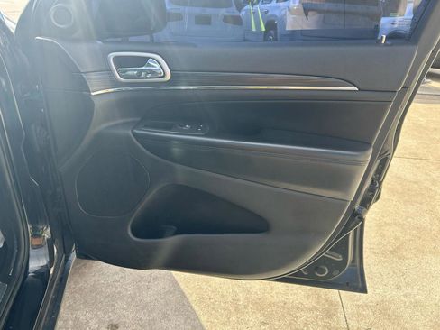 Used 2021 Jeep Grand Cherokee Limited w/ Sun & Sound Group image 16