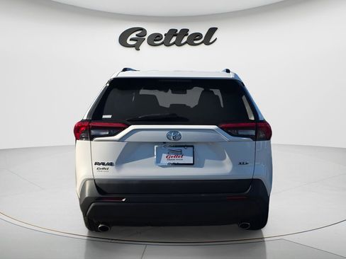 Used 2020 Toyota RAV4 XLE FWD image 6